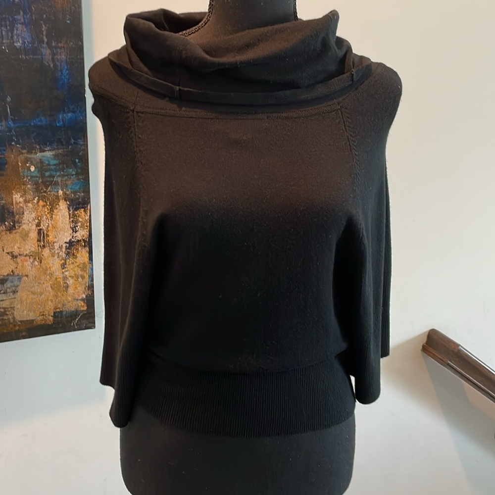 One A Women’s Top Size S Black Light Knit Versatile Length - Picture 3 of 11